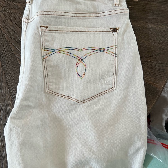 Judy Blue shorts - Picture 2 of 4